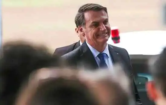 Bolsonaro: ‘É direito de Lula ficar preso lá; quer ficar