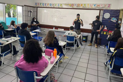 Equipe Ambiental de Ribeirão Pires faz palestra no Colégio Objetivo