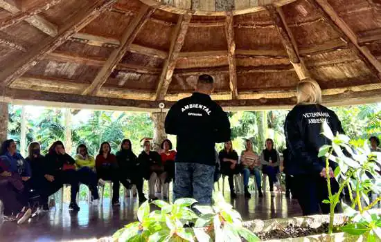 Equipe Ambiental de Ribeirão Pires realiza palestra com coordenadores de escolas