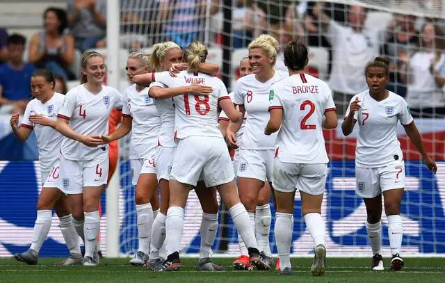 Seleção inglesa troca cor de calção por conforto das jogadoras