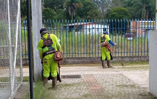 Ribeirão Pires dá continuidade na manutenção em equipamento esportivo na Quarta Divisão