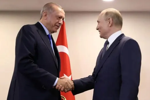 Erdogan pede, em telefonema com Putin, que Rússia decrete cessar-fogo na Ucrânia