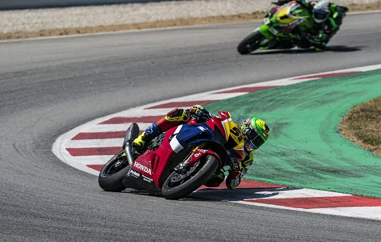 Eric Granado conquista 2º lugar na primeira corrida da 4ª etapa do Espanhol de Superbike