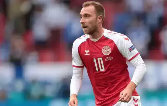 Eriksen se livra de covid e reestreia pela Dinamarca após 9 meses