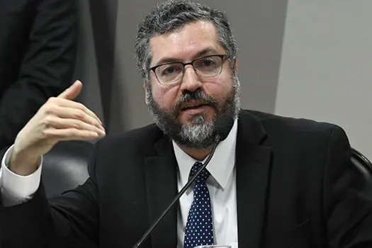 Ernesto Araújo pede demissão