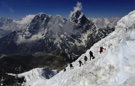 Temporada de escaladas no Everest registra 11ª morte em 2019