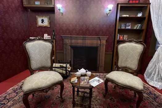 Cultura Inglesa prorroga escape room de Sherlock Holmes com entrada gratuita em SP