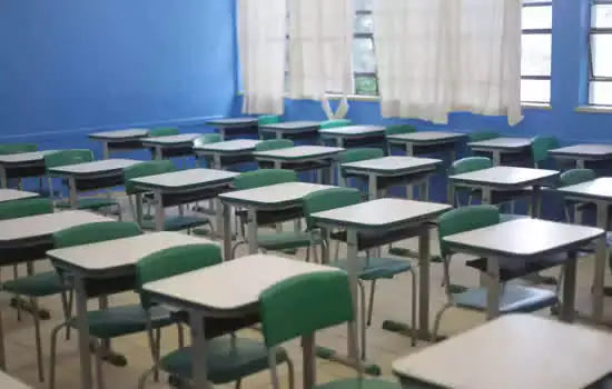 900 escolas da rede estadual de SP retomam atividades presenciais opcionais