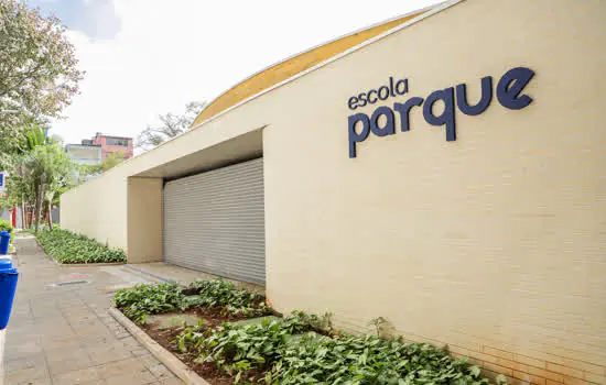 Tite Campanella visita escola-parque na Avenida Goiás