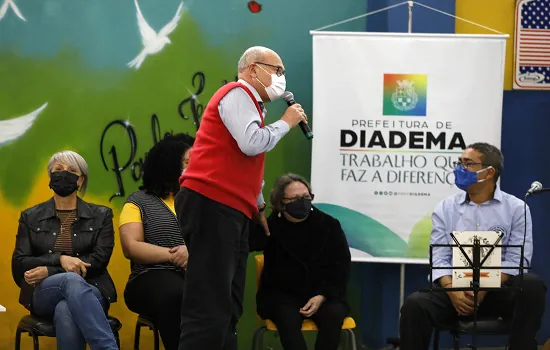 Diadema: Escola Paulo Freire presta homenagem aos 100 anos do educador