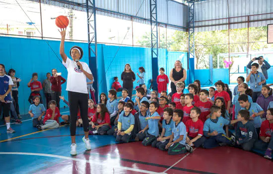 Escolas de Santo André recebem medalhista olímpica e time de basquete feminino