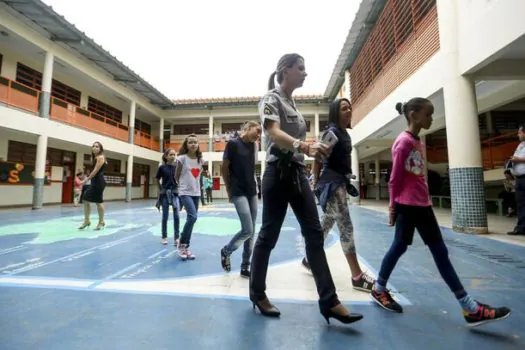 Escolas cívico-militares: comunidades escolares serão ouvidas a partir desta quinta