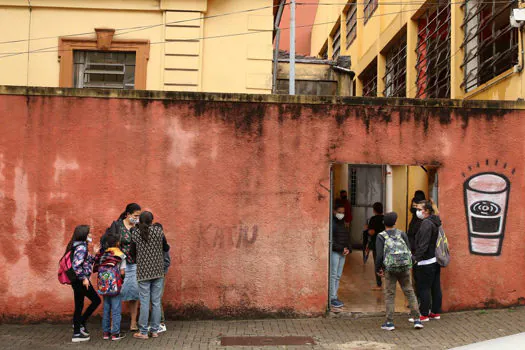 Escolas municipais de São Paulo já podem receber 100% dos estudantes a partir de hoje (25)