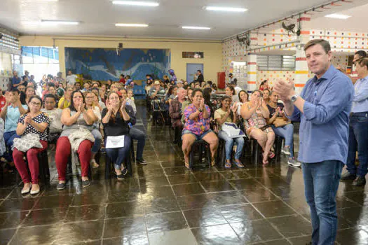 Orlando Morando entrega 754 escrituras no Pinheirinho e Jardim Lavínia