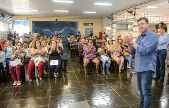 Orlando Morando entrega 754 escrituras no Pinheirinho e Jardim Lavínia