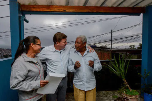 São Bernardo entrega escrituras para 85 famílias no Parque São Rafael