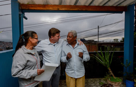 São Bernardo entrega escrituras para 85 famílias no Parque São Rafael