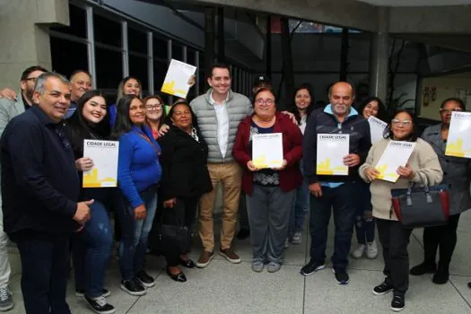 Santo André entrega 87 escrituras a moradores da Vila João Ramalho e Vila Curuçá