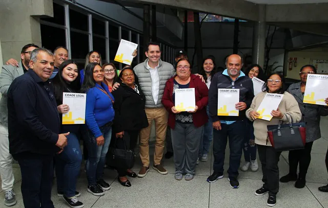 Santo André entrega 87 escrituras a moradores da Vila João Ramalho e Vila Curuçá