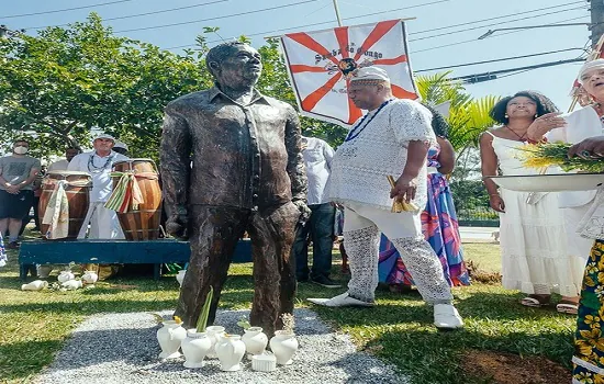 Prefeitura de SP inaugura escultura de Geraldo Filme na Praça David Raw