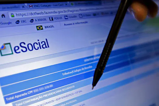 Empresa do Simples tem até terça para inscrever empregados no eSocial