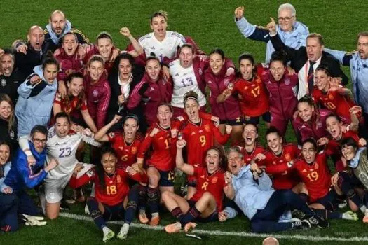 Espanha supera problemas, bate Inglaterra e conquista Copa do Mundo feminina