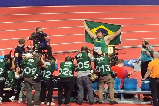 Darlan Romani conquista título mundial indoor de arremesso de peso