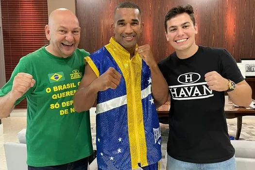 Havan renova patrocínio com boxeador Esquiva Falcão