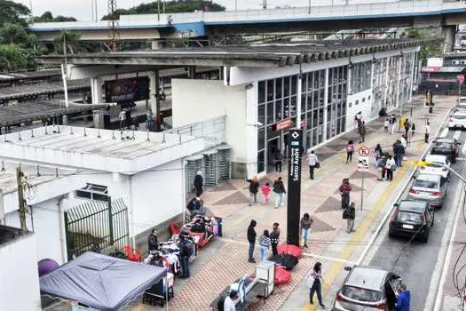 Estação Santo André da CPTM recebe vacinação contra gripe e Covid-19