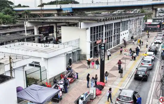 Estação Santo André da CPTM recebe vacinação contra gripe e Covid-19