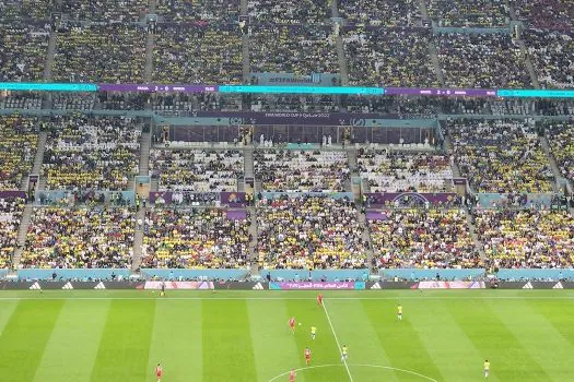 Com preços altos e cambistas o estádio na vitória do Brasil não fica lotado