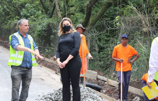 Estado atende solicitação de Carla Morando e inicia reforma de vicinal em Mauá