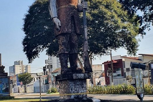 Polícia prende suspeito de participar de incêndio da estátua de Borba Gato