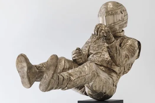 McLaren inaugura escultura de bronze em homenagem a Ayrton Senna em sua sede