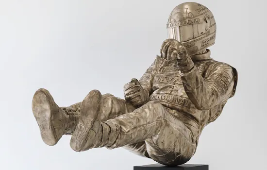 McLaren inaugura escultura de bronze em homenagem a Ayrton Senna em sua sede