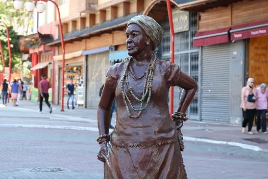 SP ganha estátua da sambista Madrinha Eunice