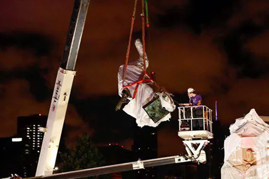 Cidade de Chicago retira estátuas de Cristóvão Colombo após onda de protestos