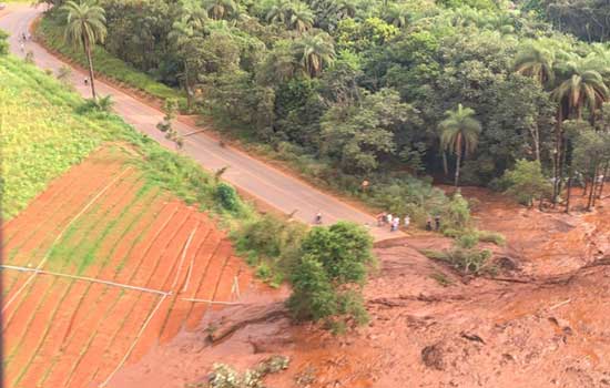 Brumadinho tenta desobstruir estrada e encontra corpo de vítima