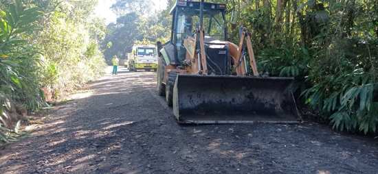 Zeladoria de Ribeirão Pires melhora condições da Estrada do Caçula