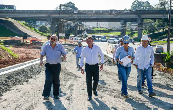 Construção de rotatória projeta melhora no trânsito da Estrada Samuel Aizemberg