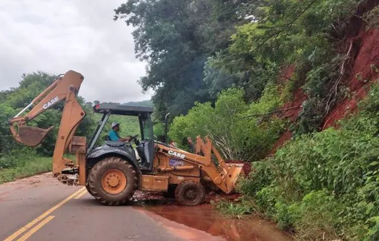 Chuvas deixam 45 mil desalojados e 6