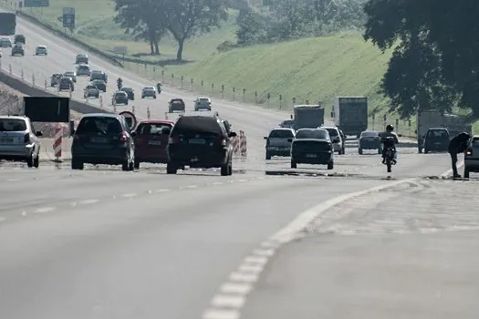 Estradas de SP registram pontos de lentidão na volta do feriado