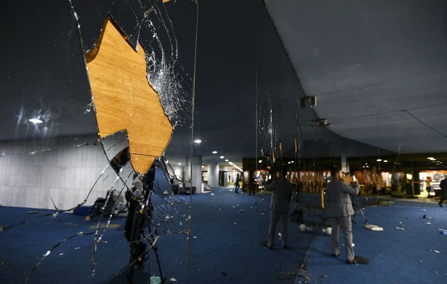 PT condena atentados e defende mobilização permanente pela democracia