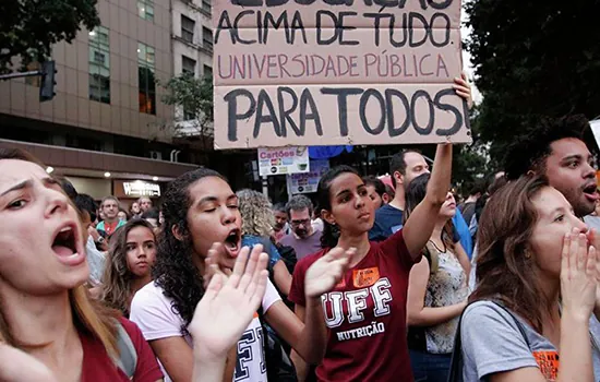 Atos de estudantes são pela Educação