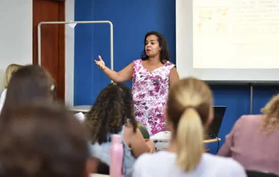 Estudantes de pedagogia participam de formação sobre BNCC