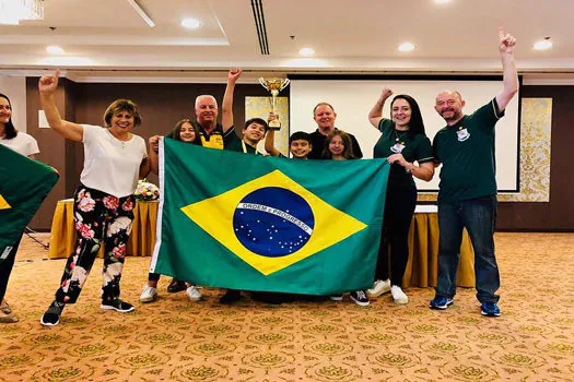 Estudantes brasileiros são bicampeões de torneio de raciocínio