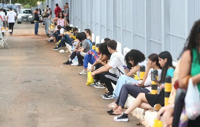 Ubes faz campanha para estimular inscrições de estudantes no Enem