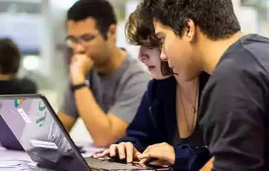 Google oferecerá 500 mil bolsas de estudos em cursos de tecnologia para  jovens