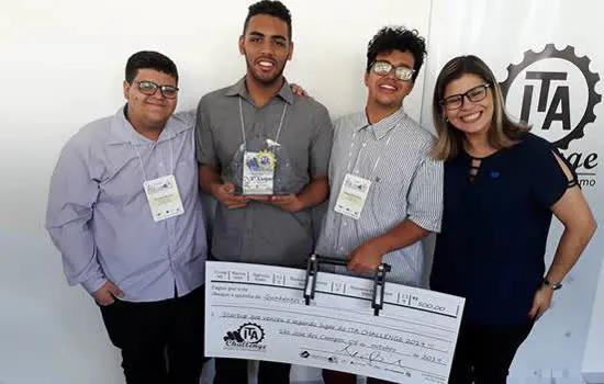 Etec de Araraquara cria dispositivo para auxiliar transporte manual de chapas