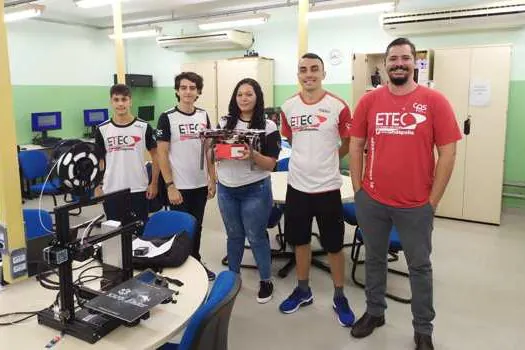 Etec de Fernandópolis usa drone para entrega de soro antiveneno